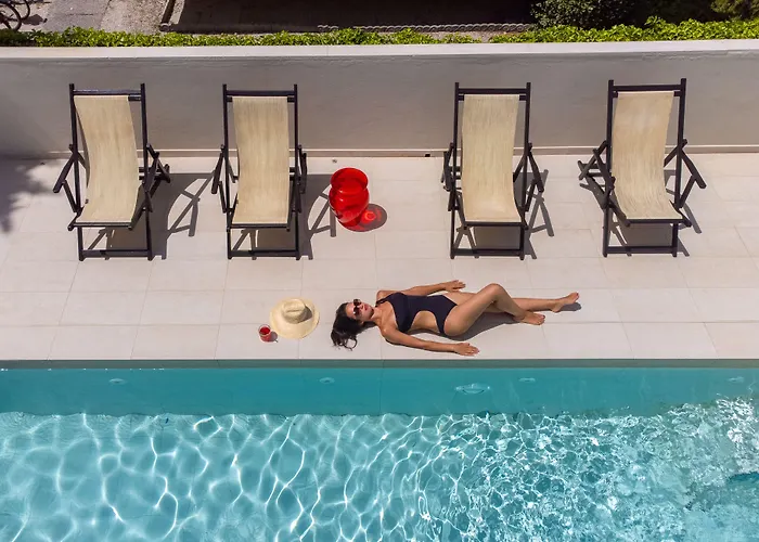 Tiffany & تْشيزيناتيكو